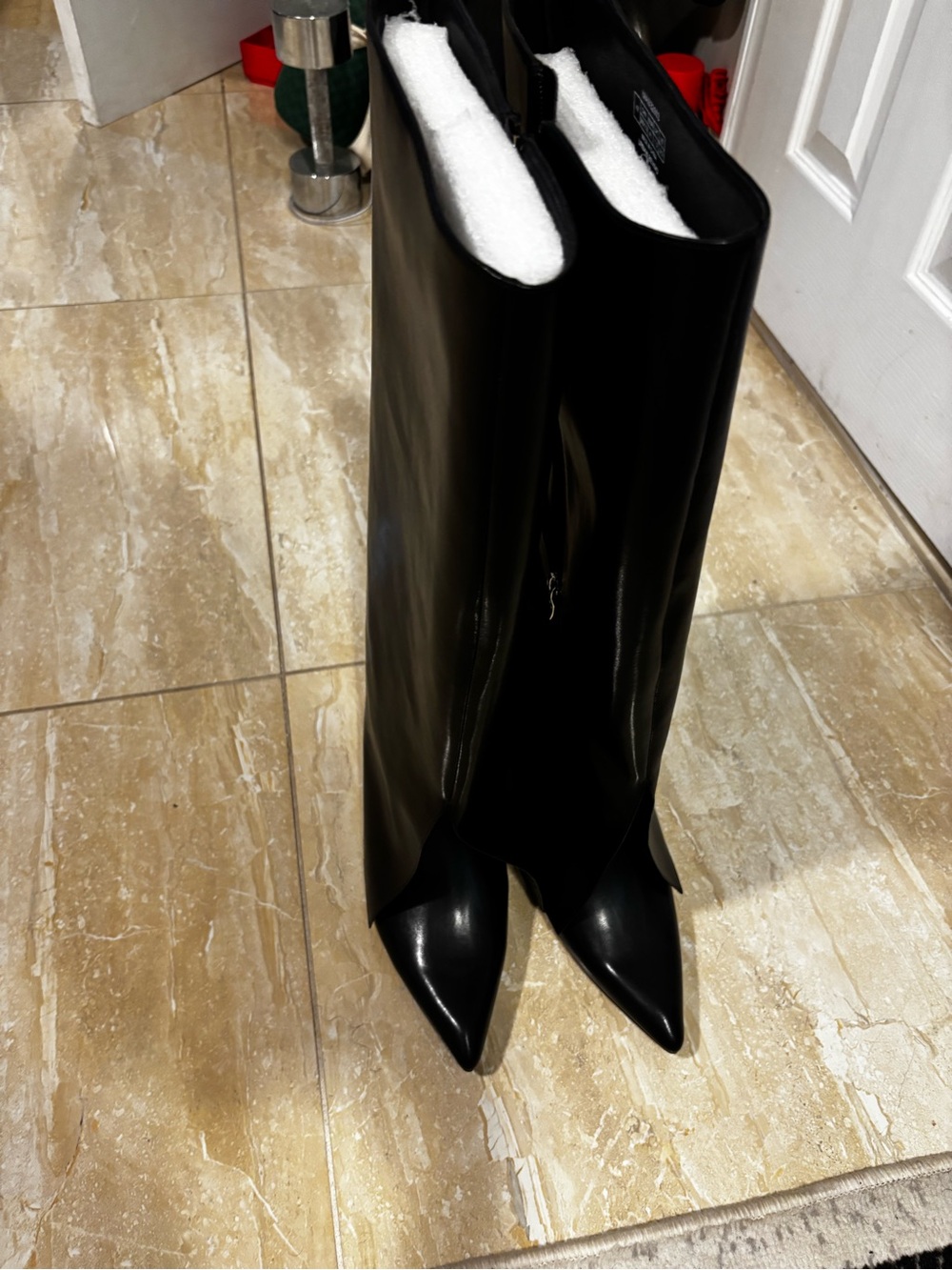 Brand new Urban Revivo Black Knee-High Pointed-Toe Heeled Boots - Picture 3 of 8